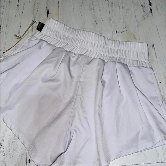 New white AXS Tiger Friday shorts - Picture 5 of 6